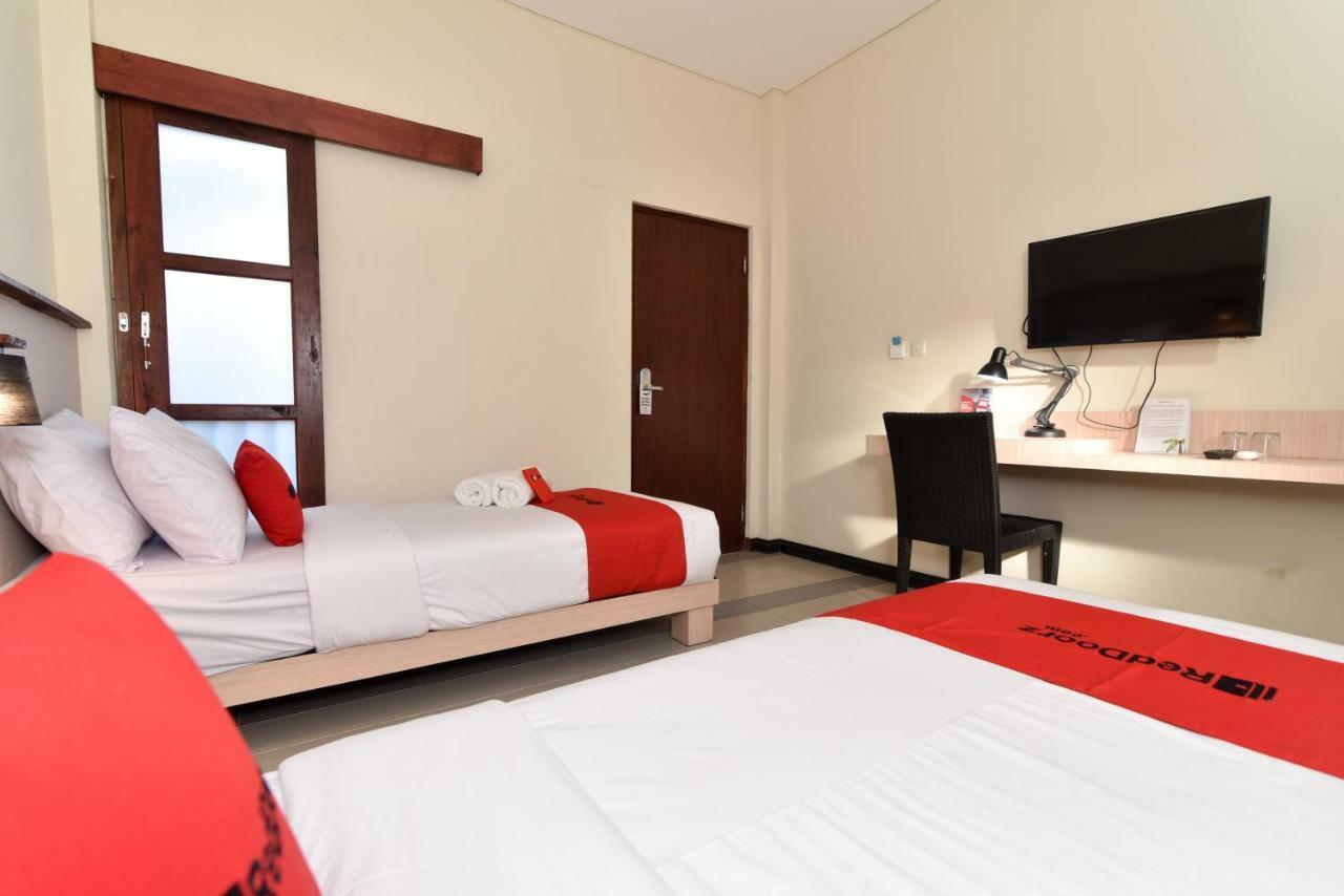 Hotel Reddoorz Near Legian Street à Kuta Lombok Extérieur photo