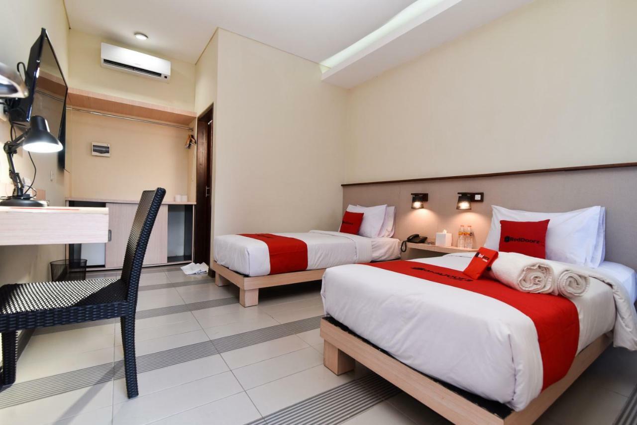 Hotel Reddoorz Near Legian Street à Kuta Lombok Extérieur photo