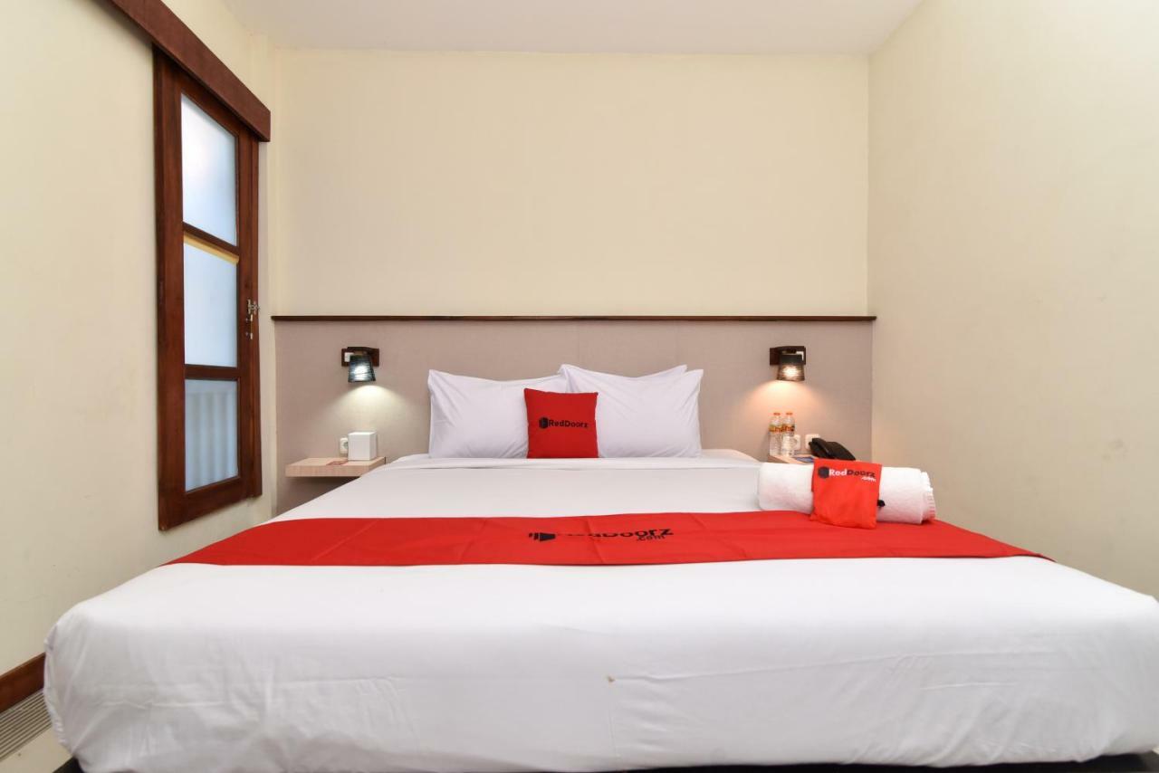 Hotel Reddoorz Near Legian Street à Kuta Lombok Extérieur photo