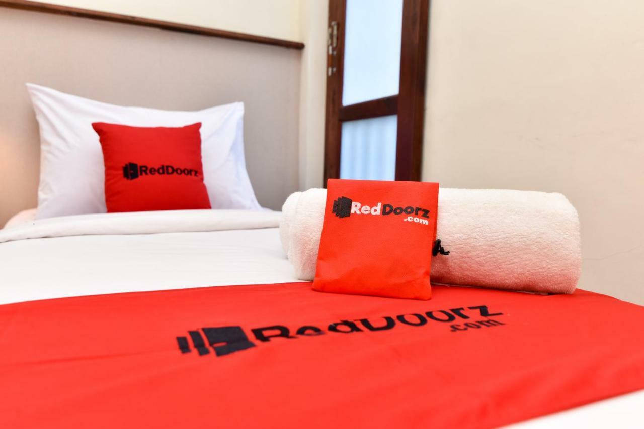 Hotel Reddoorz Near Legian Street à Kuta Lombok Extérieur photo