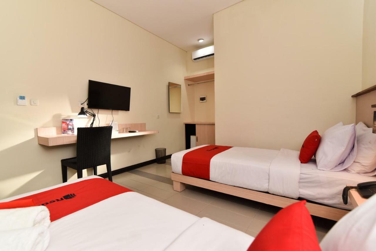 Hotel Reddoorz Near Legian Street à Kuta Lombok Extérieur photo