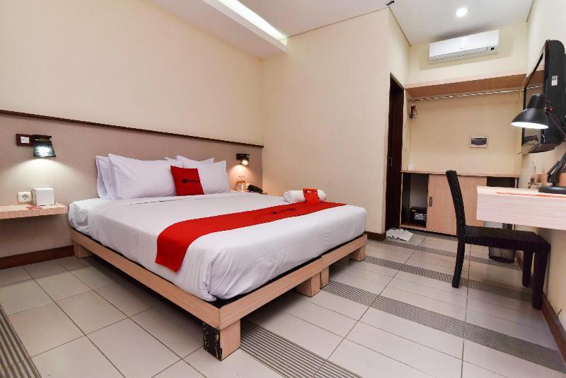 Hotel Reddoorz Near Legian Street à Kuta Lombok Extérieur photo